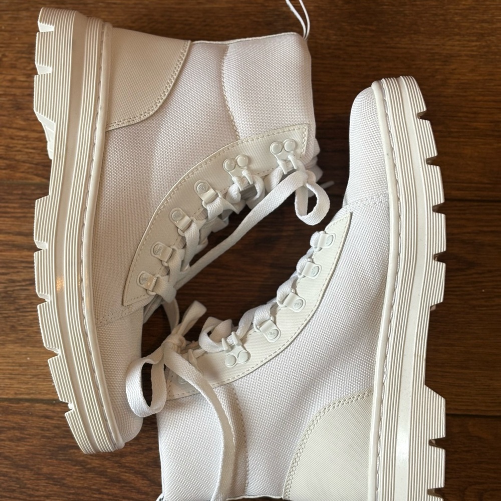 Dr. Martens Combs Women's Poly Casual White Boots Size 9